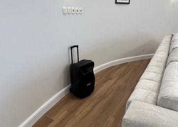 شاليه بمسطح اخضر ومسبح 