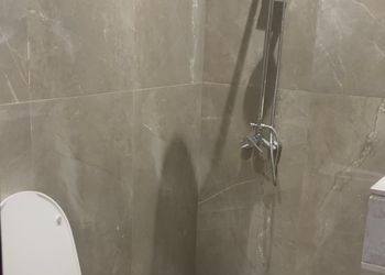 شاليه بصالة مطلة على المسبح 