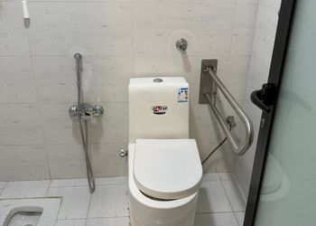 شاليه بجلسة خارجية ومسبح 