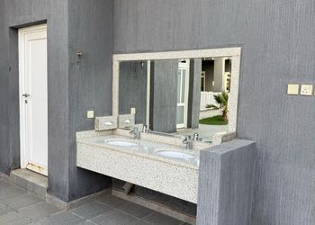 استراحة بمسطح اخضر ومجالس