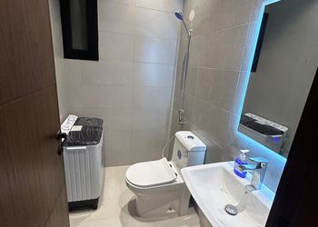 استديو بأثاث مريح وبسيط
