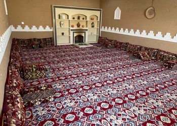 استراحة بمجلس و بجلسة ارضية 