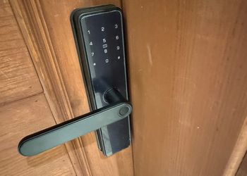 شقة بغرفتين نوم وصالة 