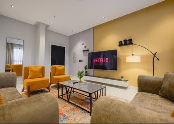 شقة غرفتين نوم و سينما وبلكونه