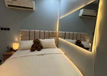 استديو بسرير ماستر وأثاث مريح 