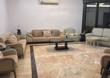 استراحة بمسطح اخضر و مسبح خارجي