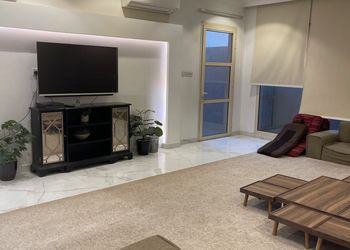 استراحة بمسطح اخضر ومجالس