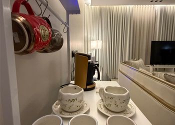 استديو بأثاث مريح وبسيط 