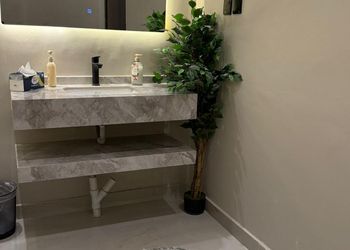 استديو بأثاث مريح وبسيط 