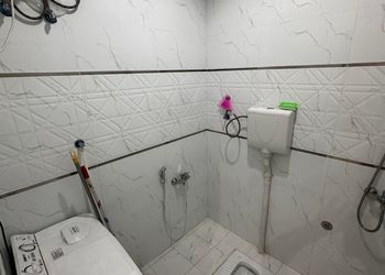 شقة بغرفة معيشة وغرفتين نوم 