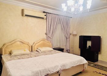 استديو بأثاث مريح وبسيط 