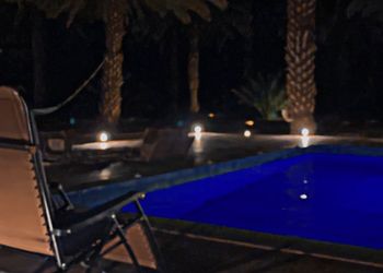 مزرعة محاطة بالجبال