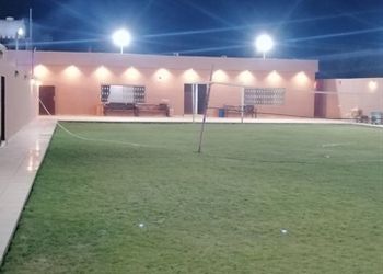 استراحة بمسطح اخضر ومجالس