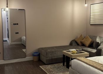 استديو بسرير ماستر وجلسة جانبية 