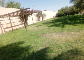 استراحة بمجلس وفناء خارجي 