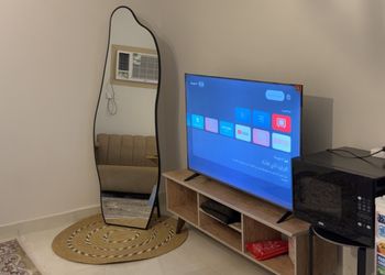 استديو بسرير ماستر وأثاث مريح 