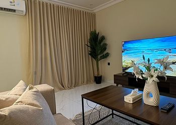 شقة بصالة وغرفة نوم دخول ذاتي 