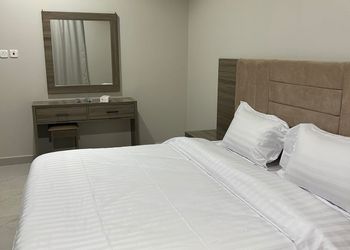 استديو بسرير ماستر وأثاث مريح 