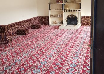 استراحة بمجلس وفناء خارجي 