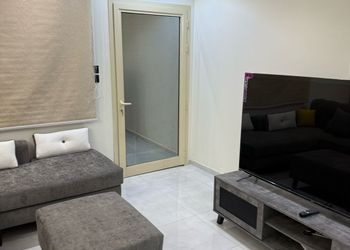 استديو بسرير ماستر وجلسة جانبية
