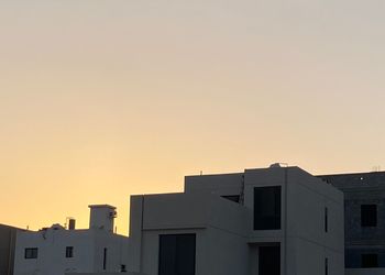 استديو بأثاث مريح وبسيط 