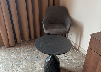 استديو باثاث مريح وبسيط 
