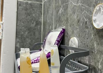 شقة بغرفة معيشة وغرفة نوم 