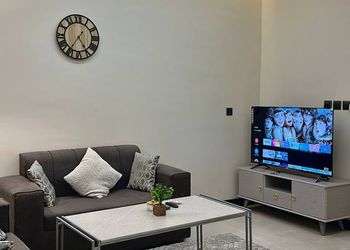 استديو بسرير ماستر وجلسة جانبية 