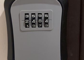 استديو بسرير ماستر وجلسة جانبية
