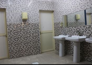 استراحة بمسطح اخضر وألعاب أطفال