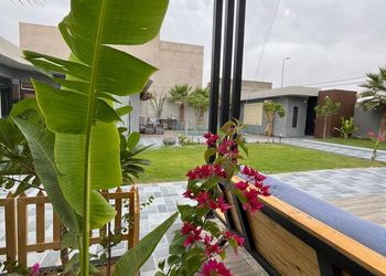 شاليه بمسبح خارجي وجلسة خارجية
