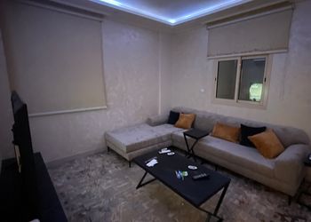 شقة بغرفة معيشة وغرفة نوم 