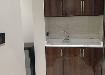 استديو بأثاث مريح وبسيط 