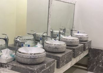 شاليه بمسطح اخضر وجلسة خارجية 