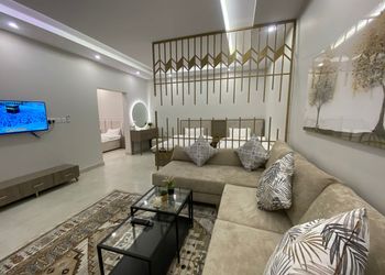 شقة بغرفتين نوم وبأثاث بسيط