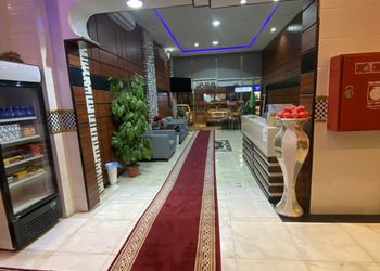 شقة بصالة وغرفتين نوم 