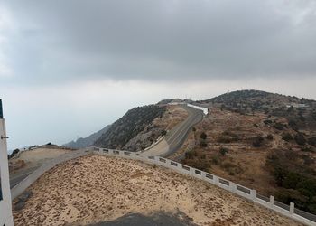 شقة بغرفتين نوم وصالة