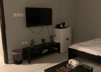 استديو بسرير ماستر وجلسه جانبيه