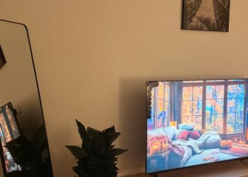 استديو بأثاث مريح وبسيط 