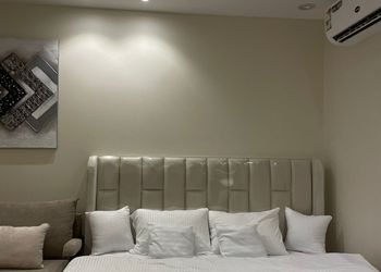 استديو باثاث مريح وبسيط