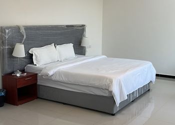 شاليه بألعاب مائية ومسطح اخضر