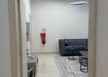 شقة بغرفة معيشة وغرفتين نوم 