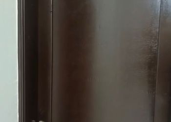 استديو بأثاث مريح وبسيط 