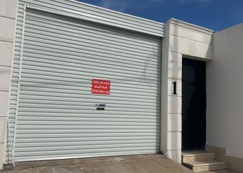 شفة ارضية فاخر بمدخل وكراج مستقل