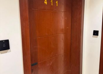استديو بأثاث مريح وبسيط 