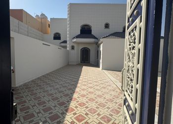 استديو بسرير ماستر وجلسة جانبية 