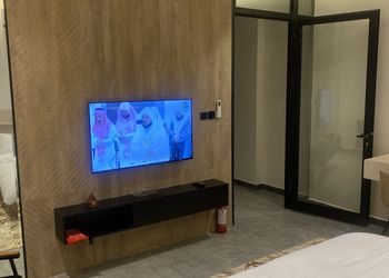 استديو بسرير ماستر وأثاث مريح 