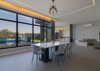 شاليه بصالة مطلة على الحديقة 