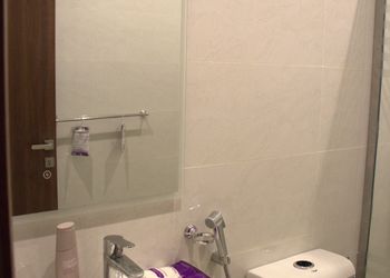 استديو بأثاث مريح وبسيط 