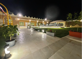 استراحة بمسطح اخضر